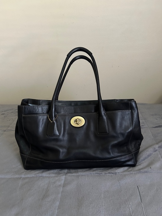 Coach Handbags - 1980 vintage Coach Madeline Black Shoulder Handbag With Turn lock 11554